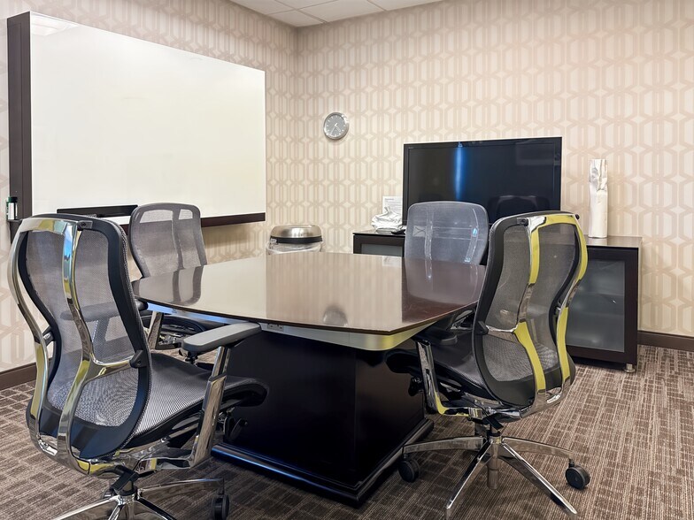 More Photos Of 17806 W Interstate 10, San Antonio Coworking Space