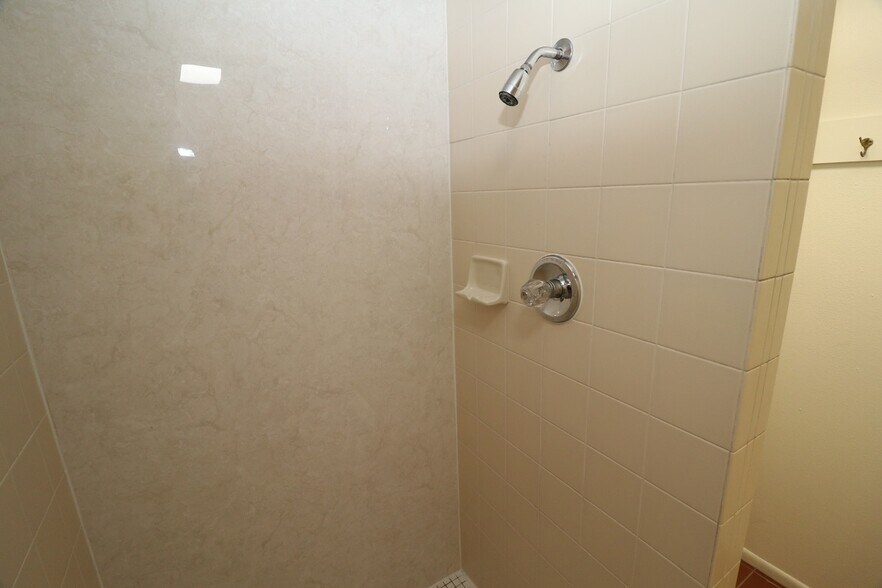 More Photos Of 2009 Industrial Road, Cortez Warehouse For Lease