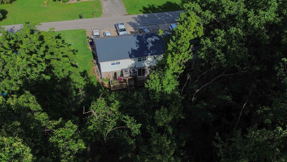 More Photos Of 105 Windy Cir, Franklin Multifamily For Sale