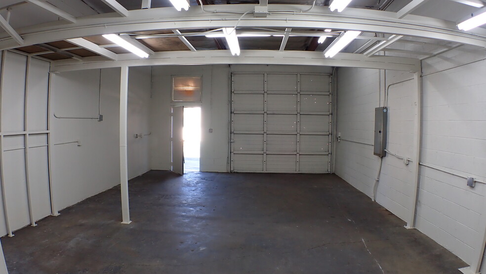 More Photos Of 12770 Pierce St, Pacoima Warehouse For Lease