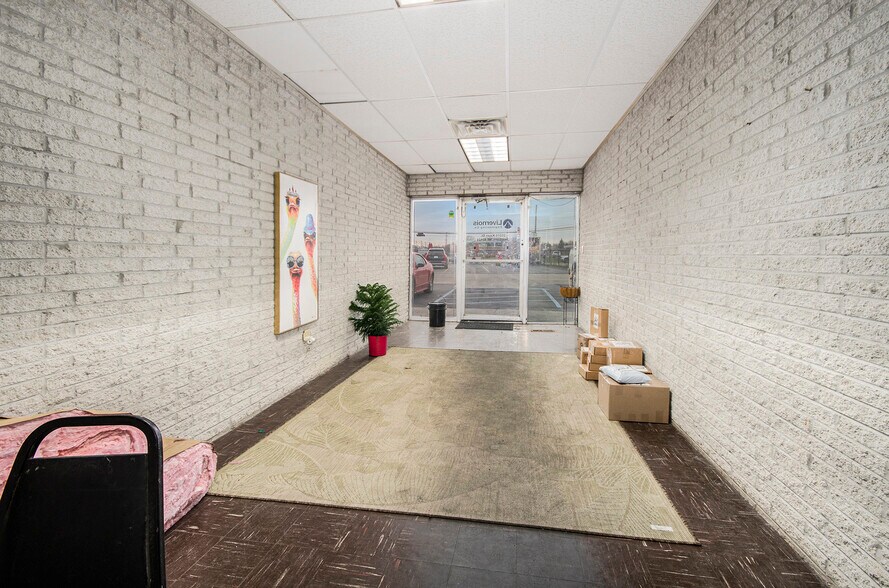 More Photos Of 25315 Kean St, Dearborn Industrial For Lease