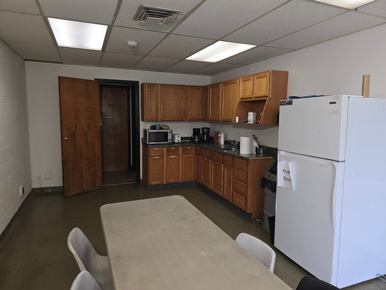More Photos Of 8310 Airport Hwy, Holland Warehouse For Sale