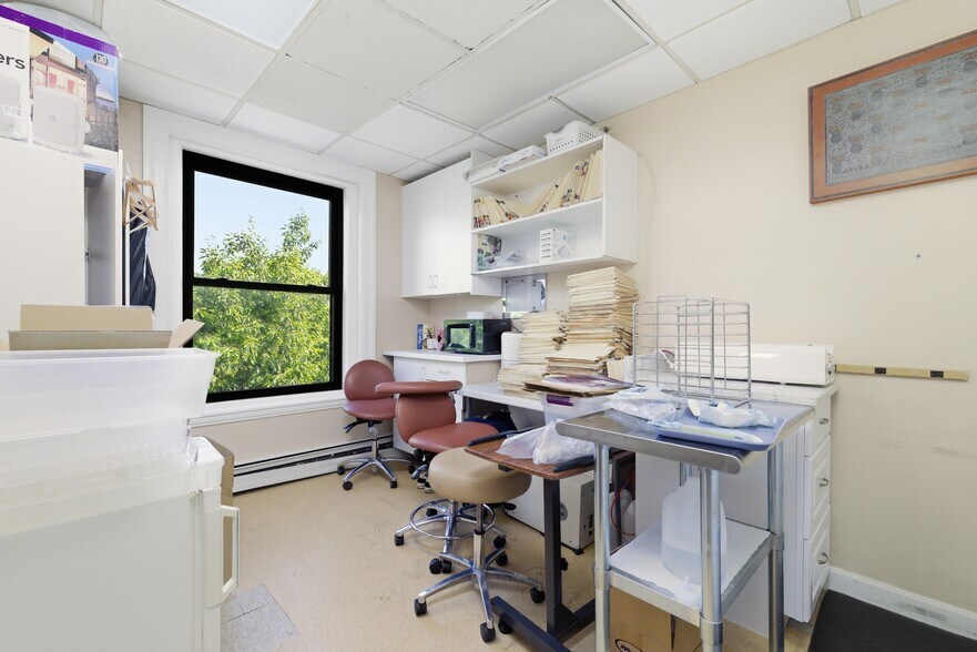 More Photos Of 1051 Beacon St, Brookline Medical For Sale