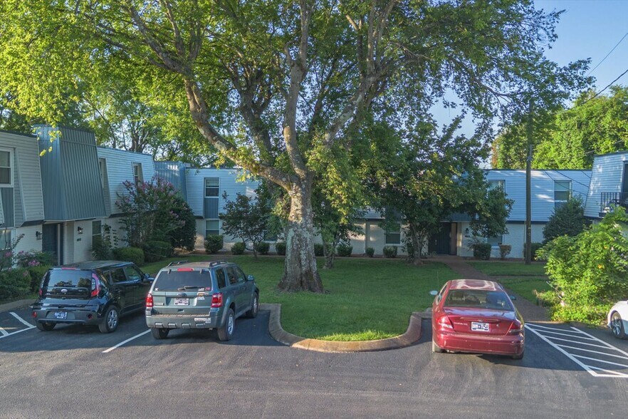 More Photos Of 126 Walton Ferry Rd, Hendersonville Apartments For Sale