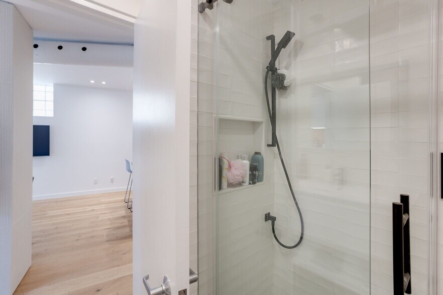 More Photos Of 115 Walnut Ave, Toronto Office For Sale