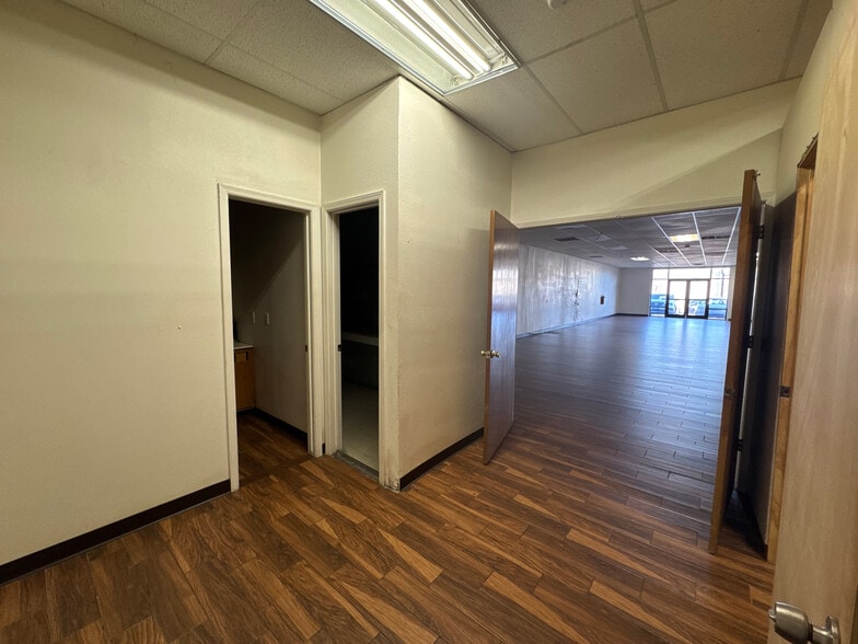 More Photos Of 812 N Thompson St, Springdale Unknown For Lease