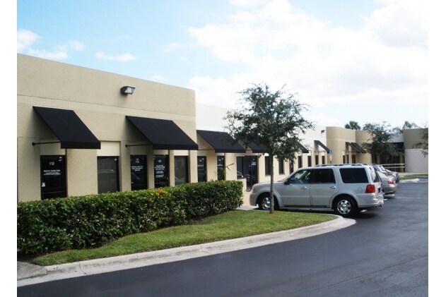 More Photos Of 8100-8110 Royal Palm Blvd, Coral Springs Medical For Lease