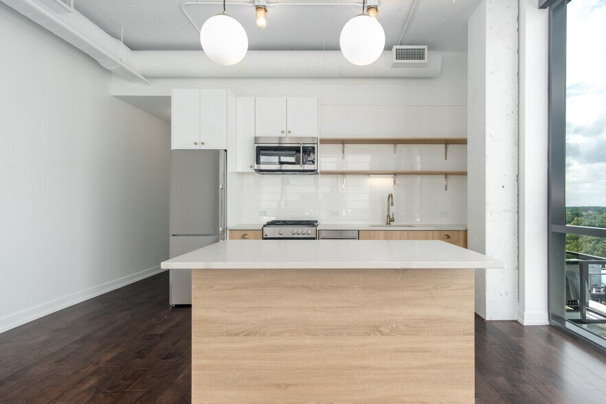 More Photos Of 5050 N Broadway St, Chicago Apartments For Lease