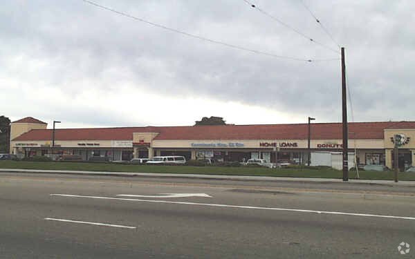 More Photos Of 2631-2675 E Vineyard Ave, Oxnard Unknown For Lease