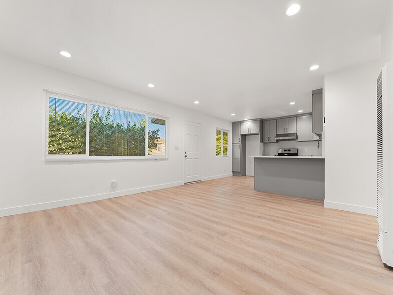More Photos Of 308 S Laurel St, Santa Ana Apartments For Sale