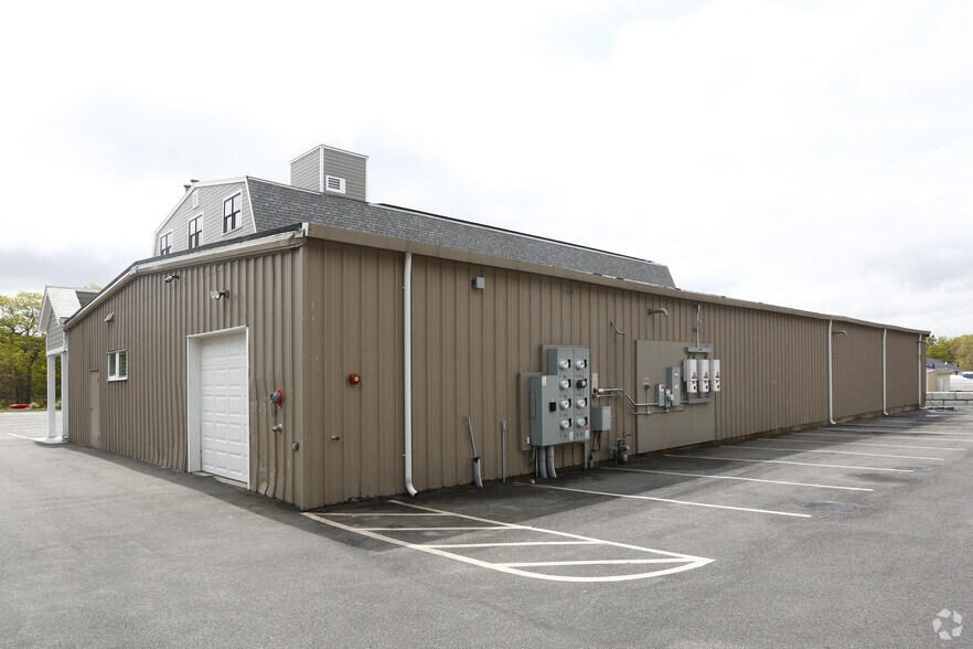 More Photos Of 802 Macarthur Blvd, Pocasset General Retail For Lease