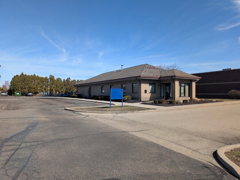 Primary Photo Of 7405 Brandt Pike, Huber Heights Medical For Sale