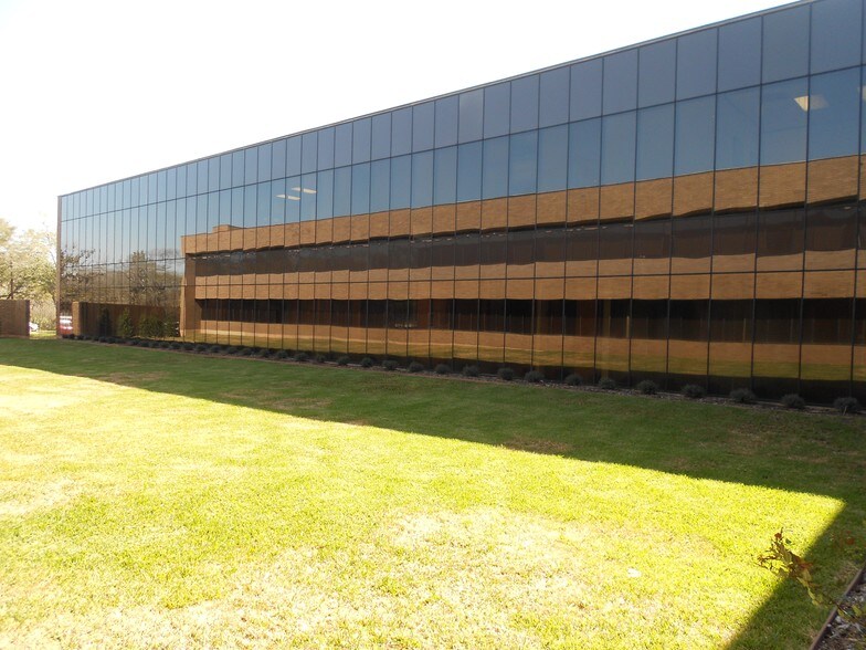 More Photos Of 3833 S Texas Ave, Bryan Office For Lease