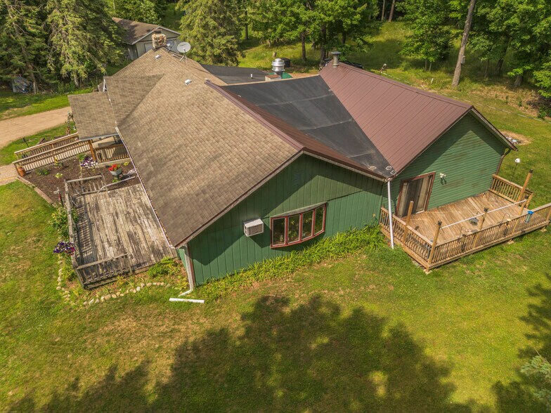 More Photos Of 216 S Shore Dr, Pickerel Restaurant For Sale