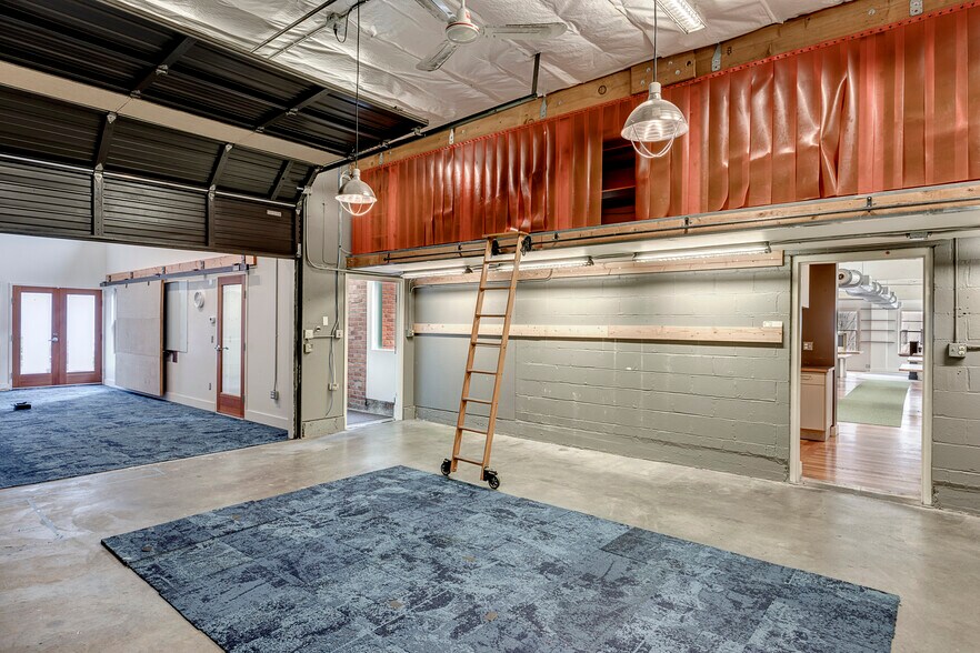 More Photos Of 1124 Eastlake Ave E, Seattle Loft Creative Space For Lease