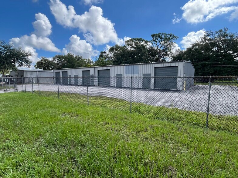 More Photos Of 2529 S Magnolia Ave, Sanford Service For Lease