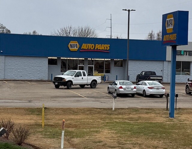 More Photos Of 214 W Bankhead St, New Albany Freestanding For Sale