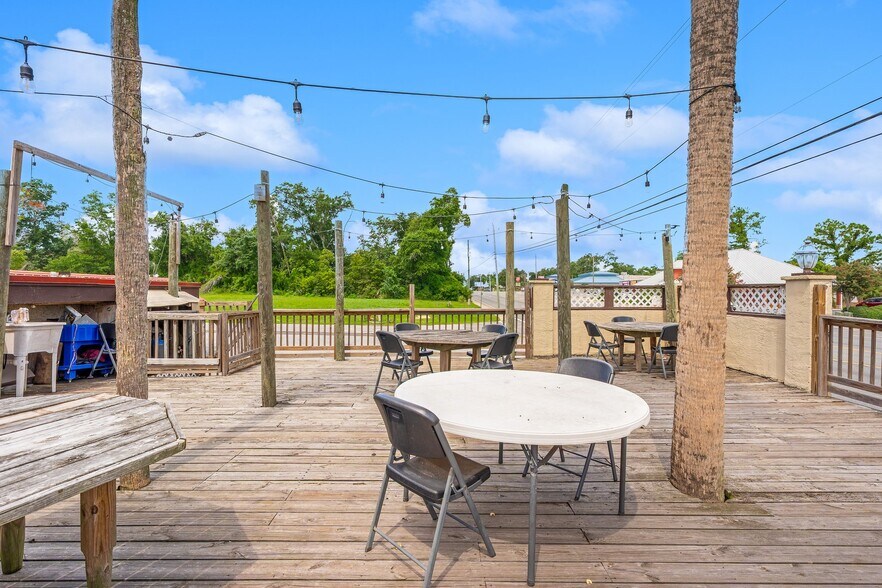 More Photos Of 1623 W 15th St, Panama City Bar For Sale