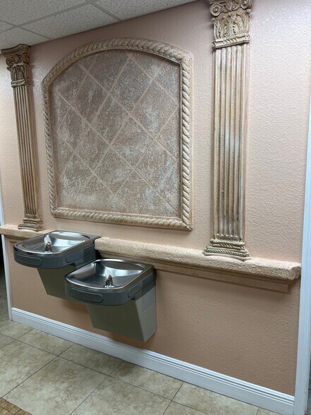 More Photos Of 260 Lookout Pl, Maitland Medical For Lease