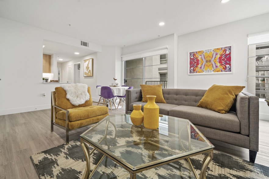More Photos Of 11049 Magnolia Blvd, North Hollywood Apartments For Lease