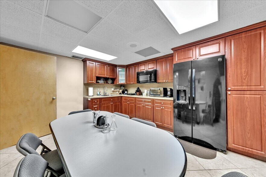 More Photos Of 6187 NW 167th St, Miami Lakes Office For Sale