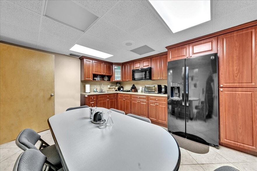 More Photos Of 6187 NW 167th St, Miami Lakes Office For Sale