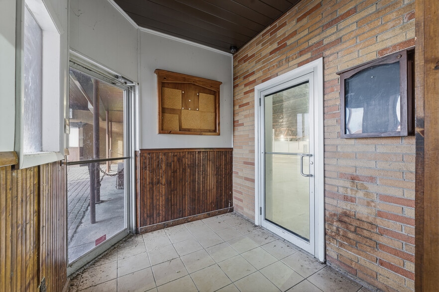 More Photos Of 1117 Willow Dr, Waynesburg Warehouse For Sale