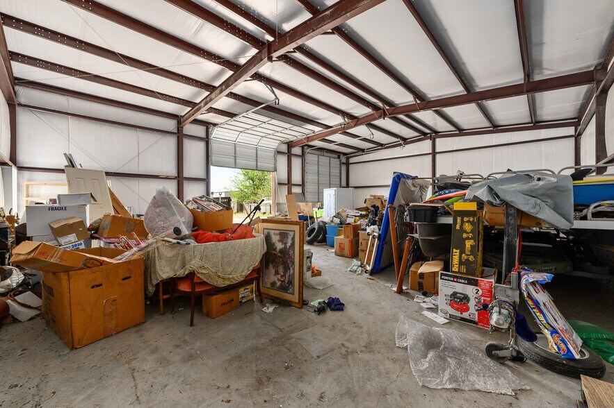 More Photos Of 165 Tecon Cv, Buda Warehouse For Lease