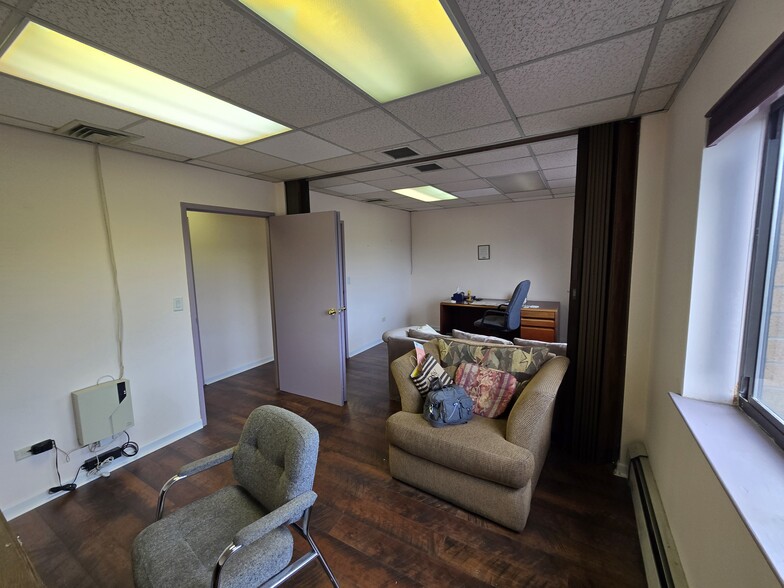 More Photos Of 92-29 Queens Blvd, Rego Park Apartments For Lease