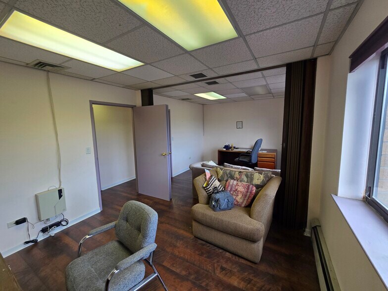 More Photos Of 92-29 Queens Blvd, Rego Park Apartments For Lease