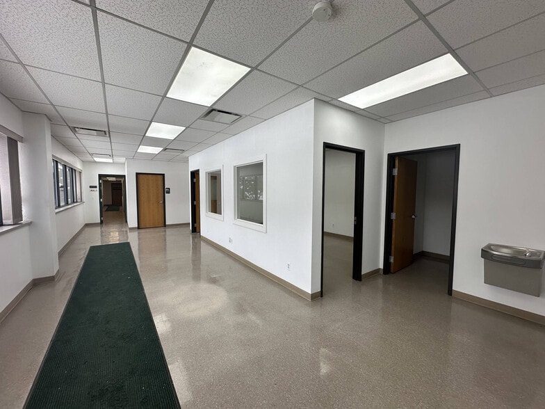 More Photos Of 12801 Silver Lake Rd, Brighton Manufacturing For Sale