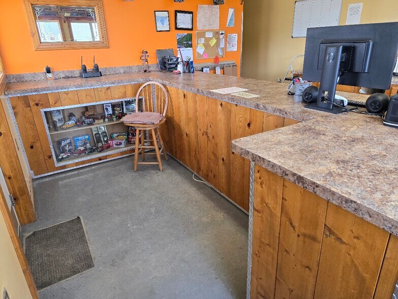 More Photos Of 808 W Walnut St, Fairbury Industrial For Sale