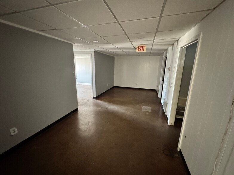 More Photos Of 121 Main, Quinlan Storefront For Lease