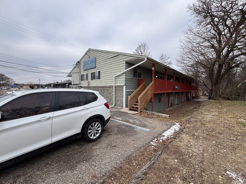 Primary Photo Of 645 E Jolly Rd, Lansing Apartments For Sale