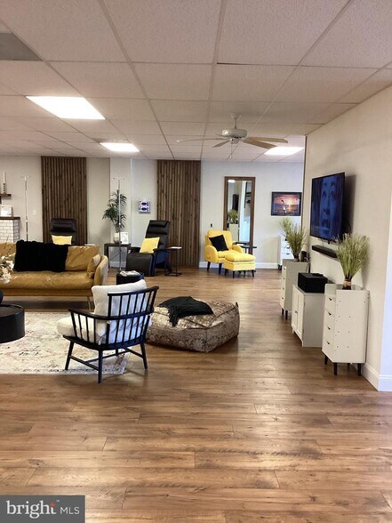 More Photos Of 240 N 7th St, Akron Flex For Lease