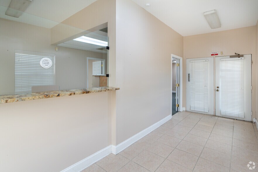 More Photos Of 1684 N Belcher Rd, Clearwater Flex For Lease