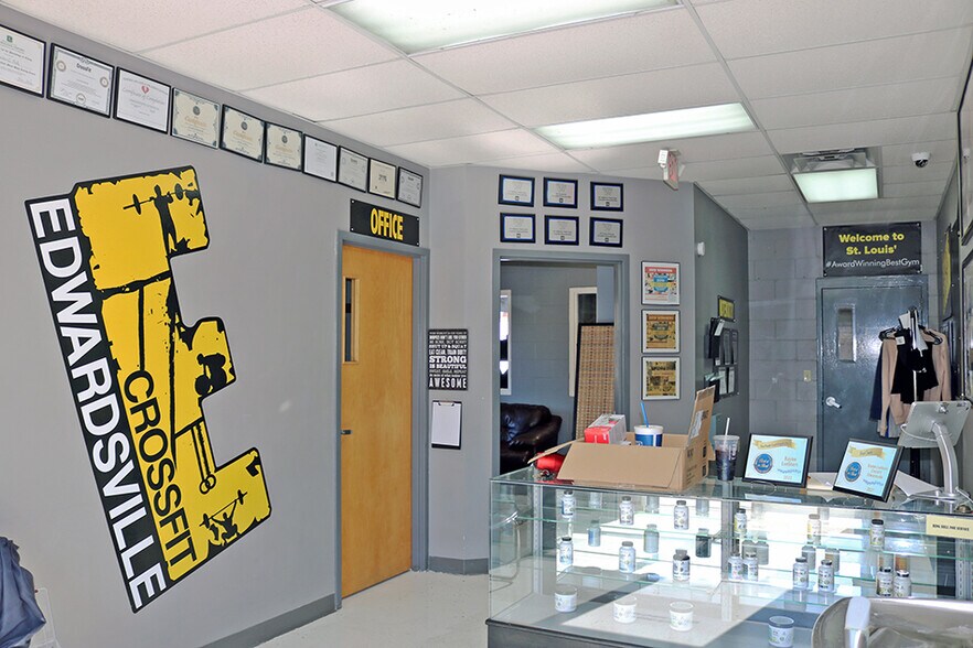 More Photos Of 18 Kettle River Dr, Glen Carbon Warehouse For Sale