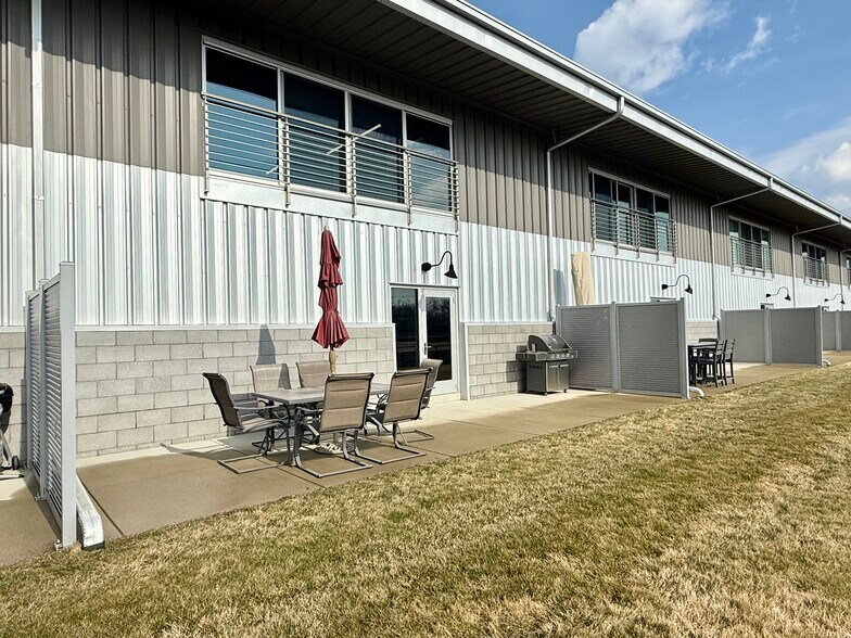 More Photos Of 161 W Speed Way, Pontiac Parking Garage For Sale