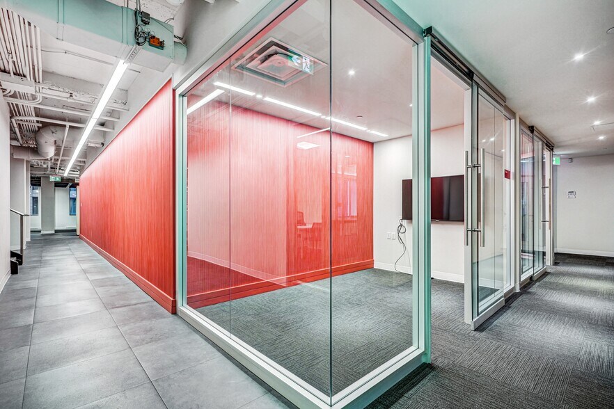 More Photos Of 215 Rue Saint-Jacques, Montréal Office For Lease