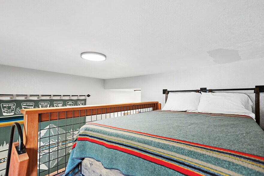 More Photos Of 501 Deschutes Ave, Maupin Freestanding For Sale