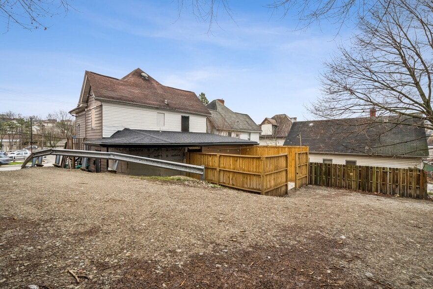 More Photos Of 534 S Main St, Greensburg Bar For Sale