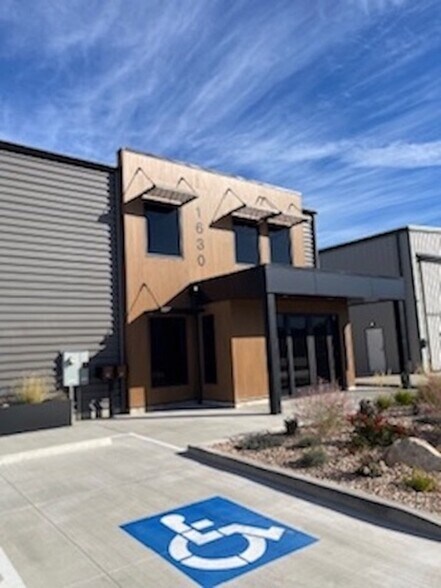 More Photos Of 1630 W 2225 S, Woods Cross Airplane Hangar For Lease