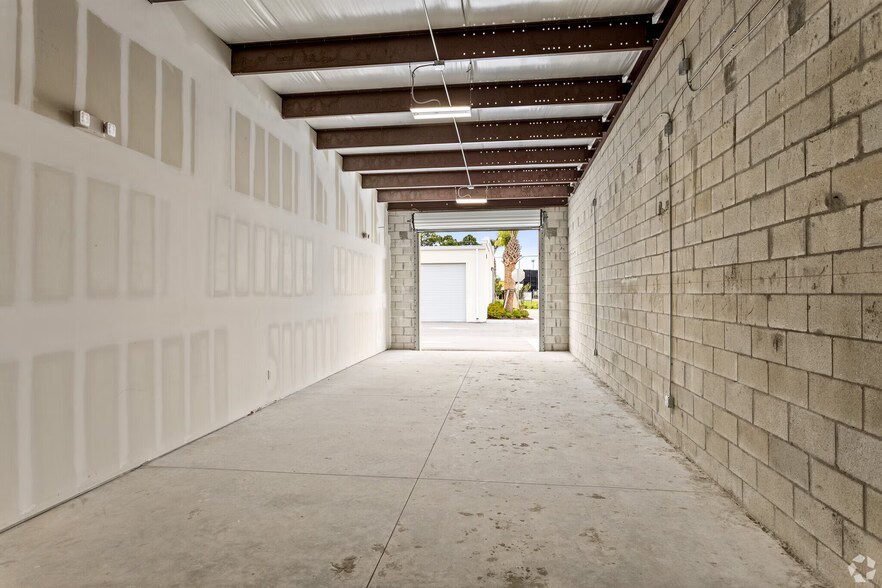 More Photos Of 2652 SW Brigantine Pl, Port Saint Lucie Warehouse For Lease