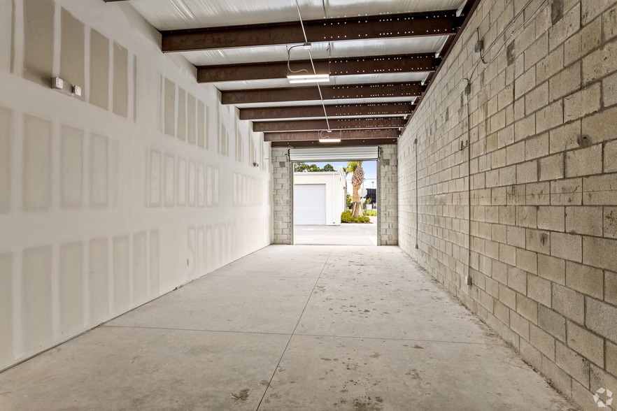 More Photos Of 2652 SW Brigantine Pl, Port Saint Lucie Warehouse For Lease