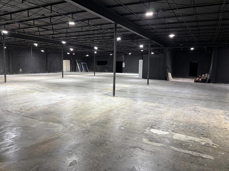 More Photos Of 1085 NW 62nd St, Miami Showroom For Sale