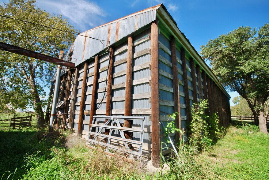 More Photos Of 5040 FM 1295, Moulton Specialty For Sale