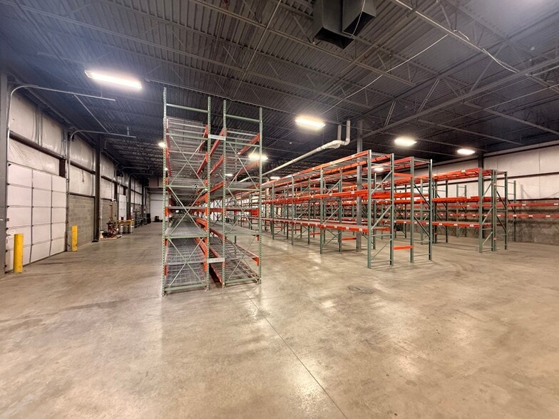 More Photos Of 7522-7528 E Pendleton Pike, Indianapolis Light Distribution For Sale