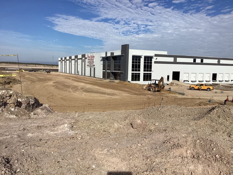 More Photos Of 15409 Mercury Dr, Laredo Distribution For Sale