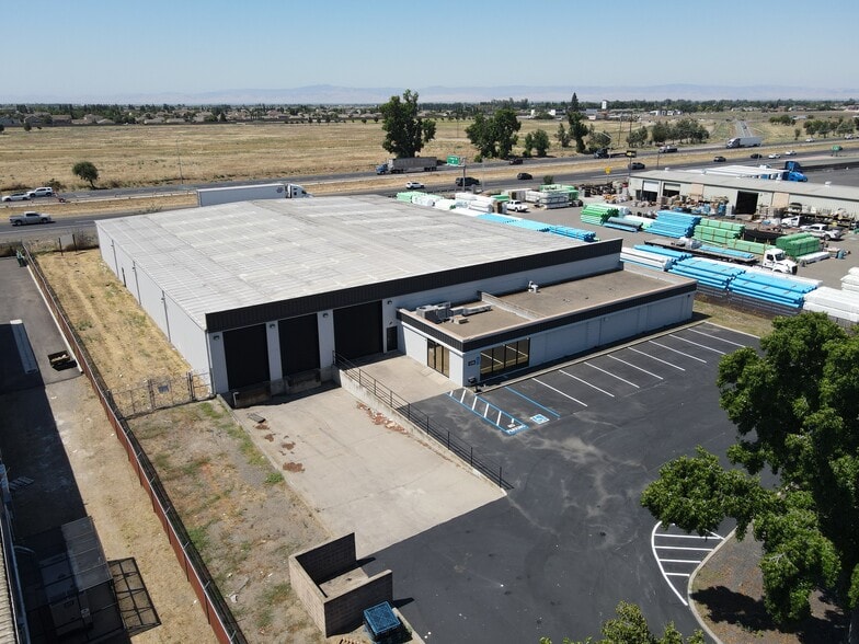 More Photos Of 1246 Vanderbilt Cir, Manteca Warehouse For Lease