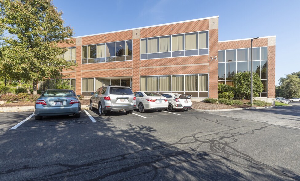 More Photos Of 10 New England Business Ctr, Andover Office For Lease